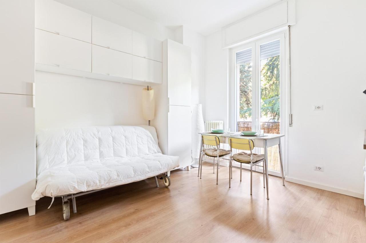 Milano Famagosta Cosy Studio Exterior photo